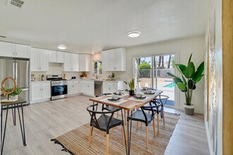 74398 Myrsine Ave in Palm Desert, CA - Building Photo - Building Photo