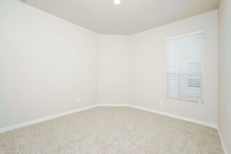 293 Nespral Dr in San Antonio, TX - Building Photo - Building Photo
