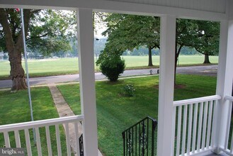 18 Clover Ln in Wayne, PA - Building Photo - Building Photo