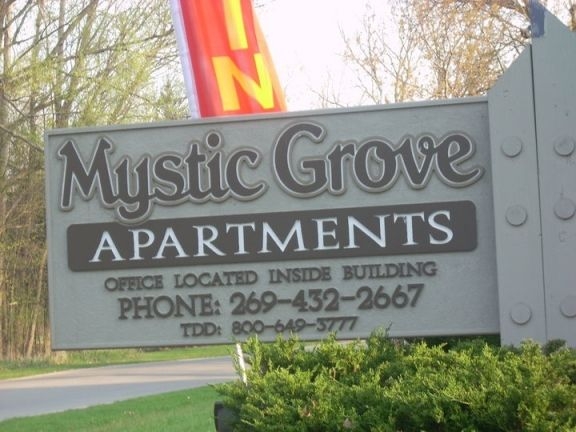 Mystic Grove in Colon, MI - Building Photo