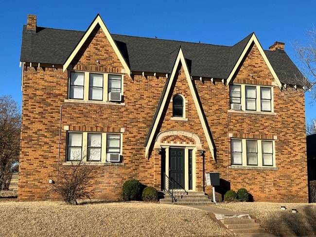 property at 2601 N Walker Ave