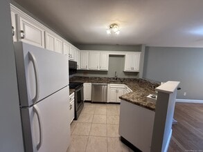 8 Rose Ln in Danbury, CT - Building Photo - Building Photo