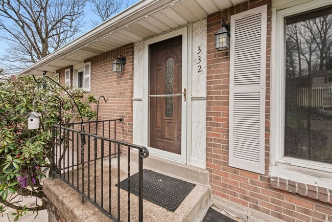 332 Holiday Park Dr in Pittsburgh, PA - Building Photo - Building Photo