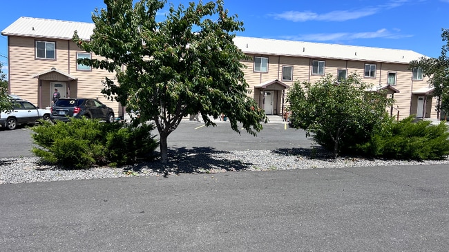 1331 S Monroe St in Moses Lake, WA - Foto de edificio - Building Photo