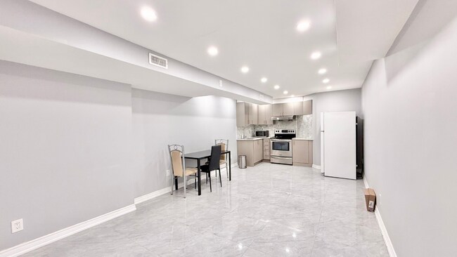 59 Trumpeter St in Toronto, ON - Building Photo - Building Photo
