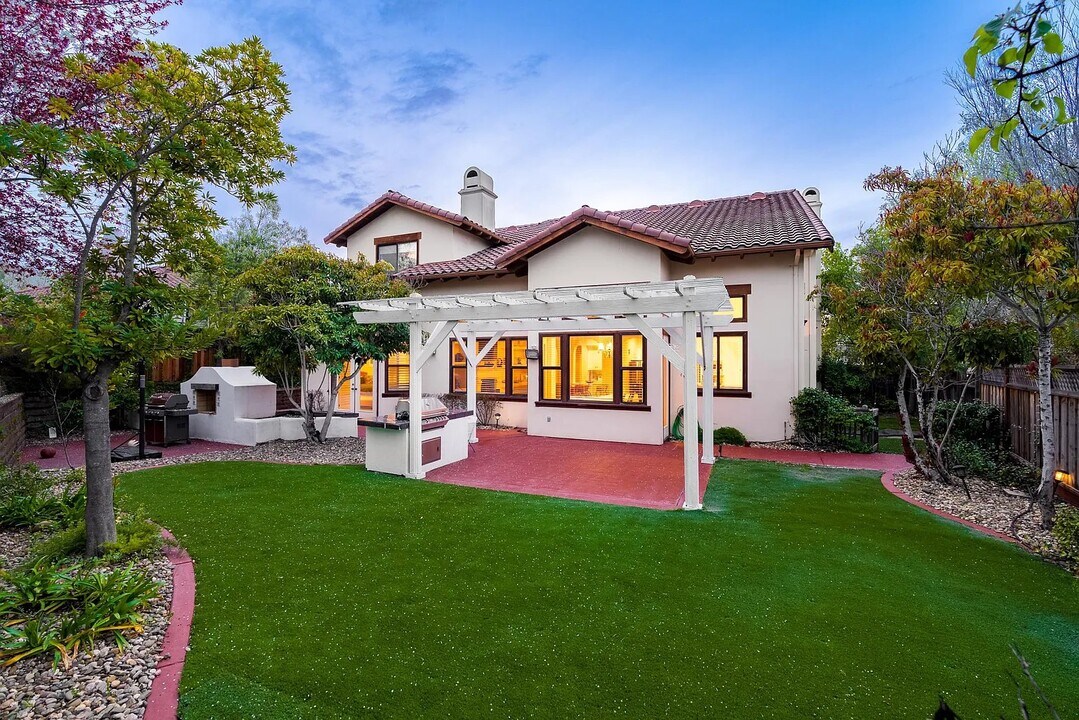 1923 Nicosia Ct in Pleasanton, CA - Building Photo