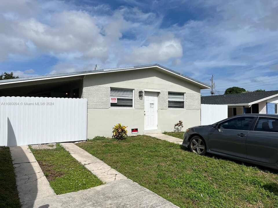 3031 NW 3rd St in Pompano Beach, FL - Building Photo