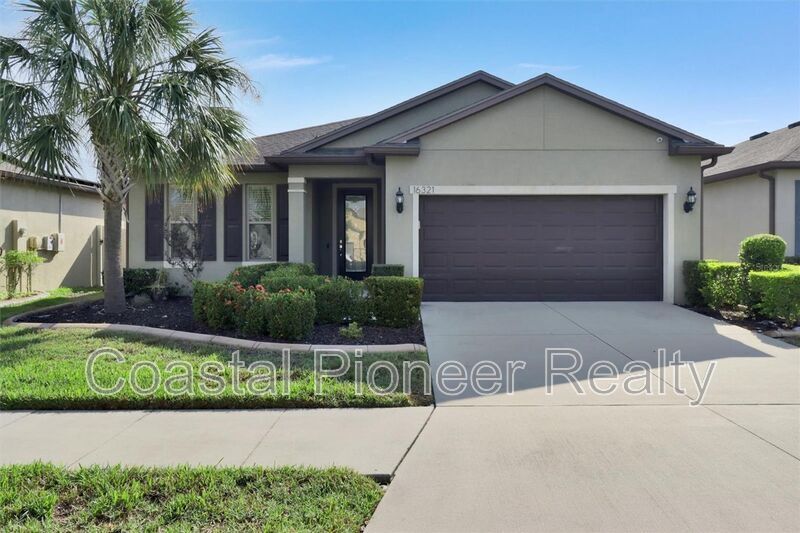 16321 Treasure Point Dr in Wimauma, FL - Building Photo