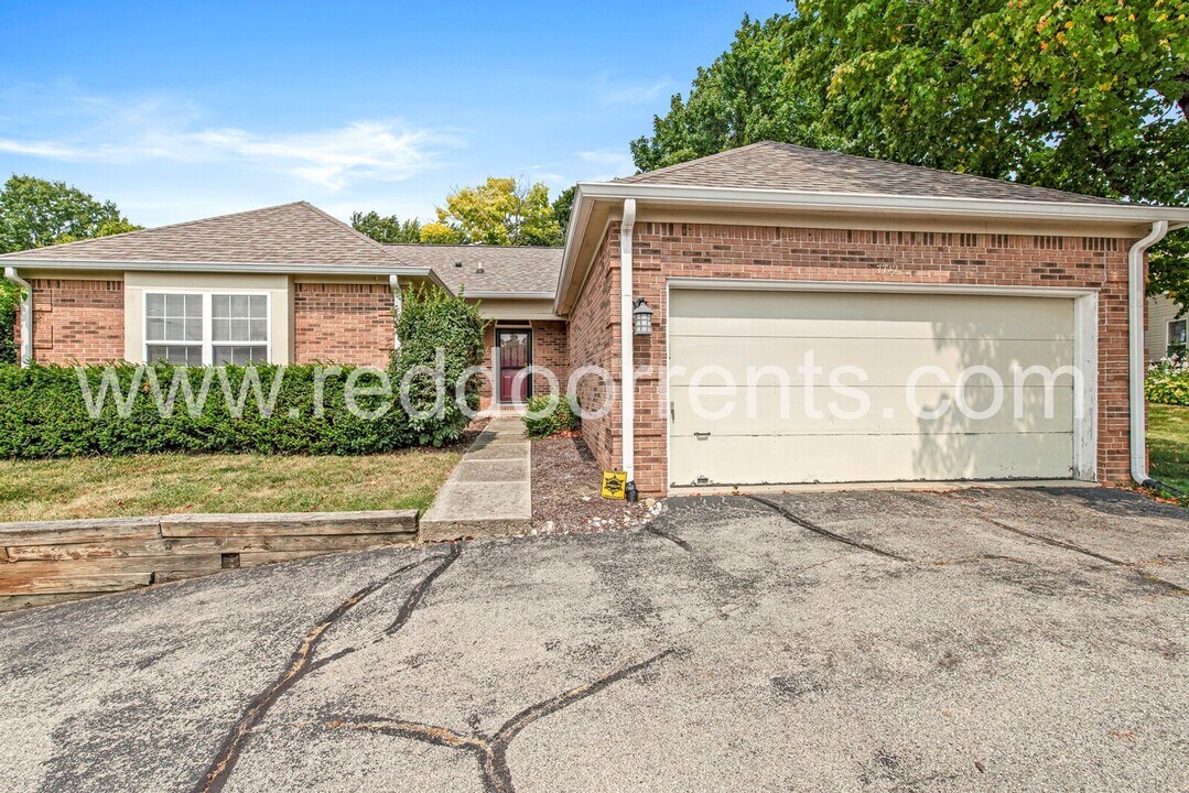 7722 Trophy Club Dr S in Indianapolis, IN - Building Photo
