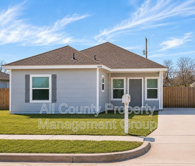 property at 1244 E Harvey Ave