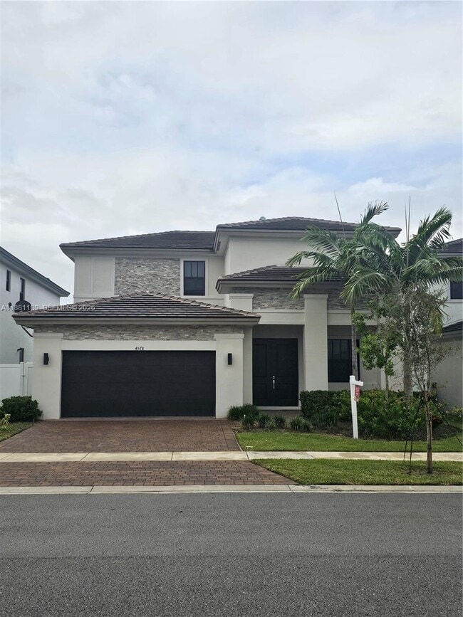 4578 SW 174th Ave in Miramar, FL - Building Photo - Building Photo