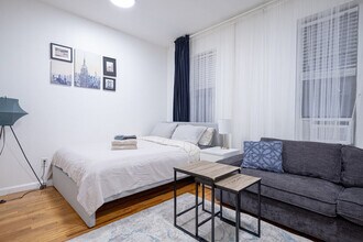 317 E 75th St in New York, NY - Foto de edificio - Building Photo