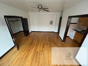 4019 W Irving Park Rd in Chicago, IL - Building Photo - Building Photo