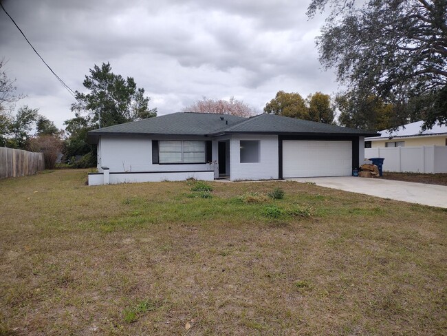 11151 Holbrook St in Spring Hill, FL - Building Photo - Building Photo