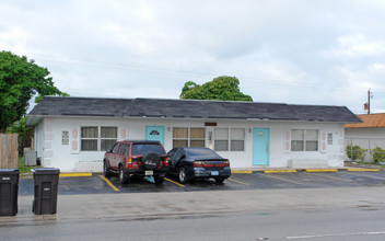 Emerald Apartments in Lauderdale Lakes, FL - Foto de edificio - Building Photo