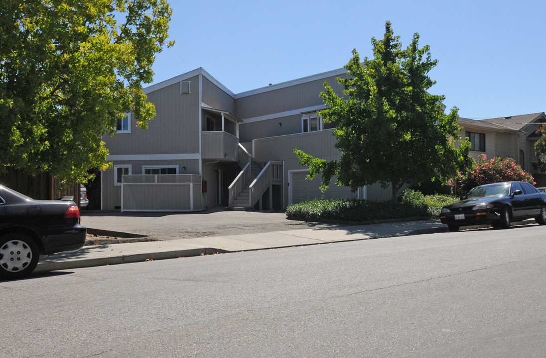 1168 Gardenside Lane in Cupertino, CA - Building Photo