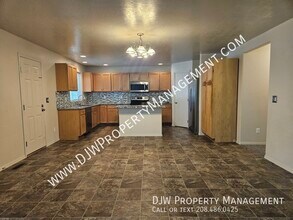 4110 W Meadowpine St in Meridian, ID - Building Photo - Building Photo