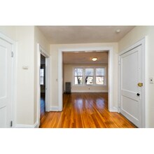 304 Washington Ave, Unit 300 Washington avenue in Chelsea, MA - Building Photo - Building Photo