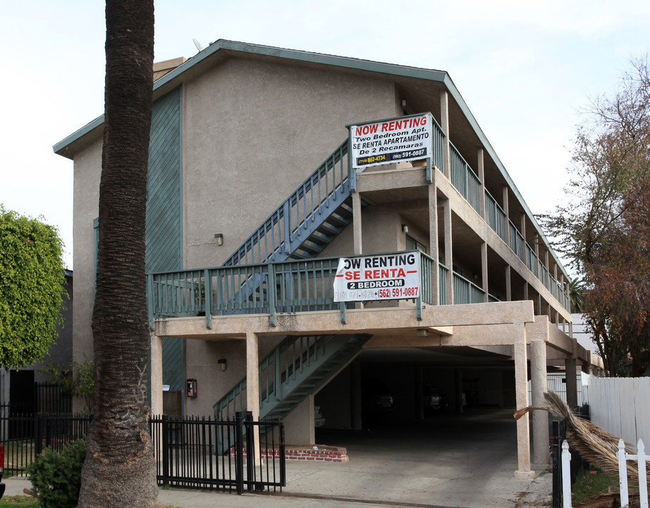 818 Gardenia Ave in Long Beach, CA - Foto de edificio