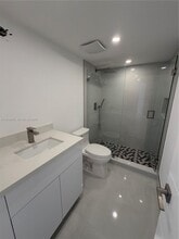 6070 W 19th Ave in Hialeah, FL - Foto de edificio - Building Photo
