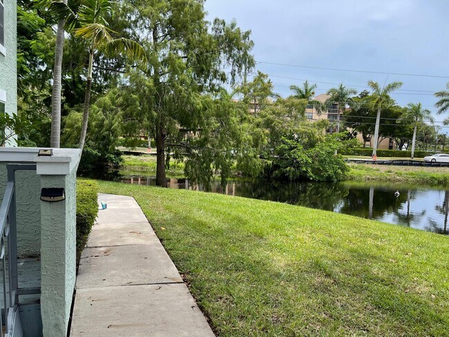1050 Crystal Way in Delray Beach, FL - Building Photo - Building Photo