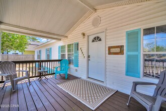 22011 Lakeview Dr in Panama City Beach, FL - Building Photo - Building Photo