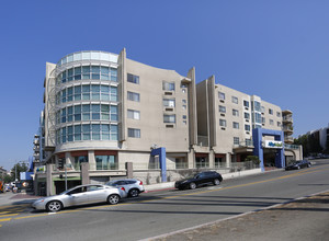 Grand Plaza Senior in Los Angeles, CA - Foto de edificio - Building Photo