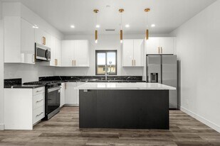 1920 S Sherbourne Dr in Los Angeles, CA - Building Photo