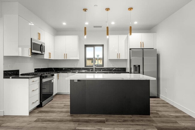 1920 S Sherbourne Dr, Unit 1