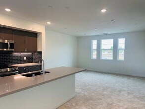556 South in Camarillo, CA - Building Photo - Building Photo