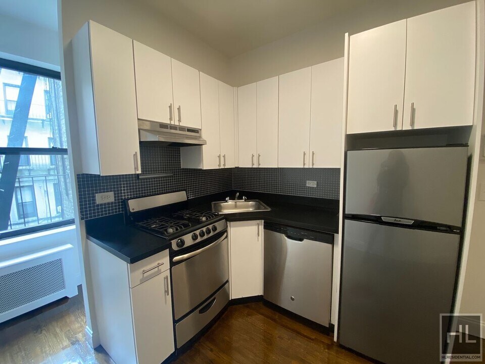EAST 89 STREET in New York, NY - Building Photo