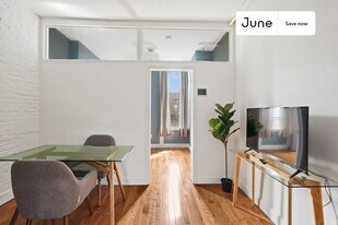 31 Saint Marks Pl in New York, NY - Building Photo