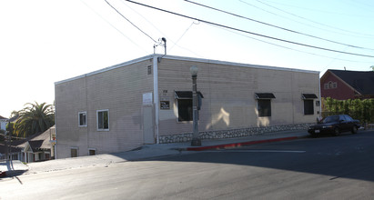 830 E Edgeware Rd in Los Angeles, CA - Building Photo - Building Photo