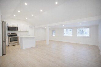 2403 Westfield St in West Springfield, MA - Building Photo - Building Photo