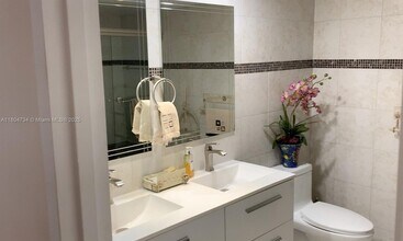 2017 S Ocean Dr, Unit 1408W in Hallandale Beach, FL - Building Photo - Building Photo