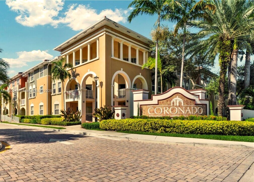 10800 NW 88th Terrace in Doral, FL - Building Photo