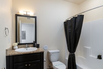Chapel Hill Place in El Paso, TX - Building Photo - Interior Photo
