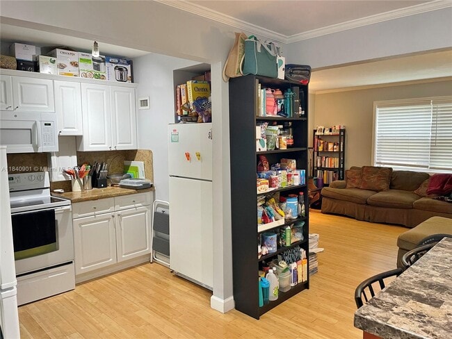 7965 SW 57th Ave in South Miami, FL - Building Photo - Building Photo