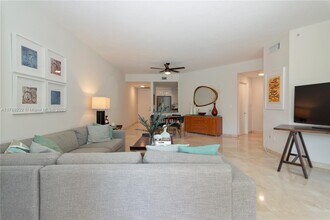 715 Crandon Blvd in Key Biscayne, FL - Building Photo - Building Photo