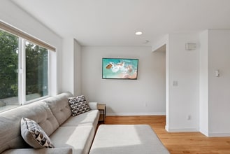 8450B 25th Ave SW in Seattle, WA - Building Photo - Building Photo