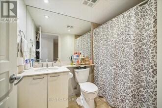 140-140 Simcoe St in Toronto, ON - Building Photo - Building Photo