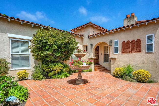 240 S Clark Dr in Beverly Hills, CA - Building Photo - Building Photo