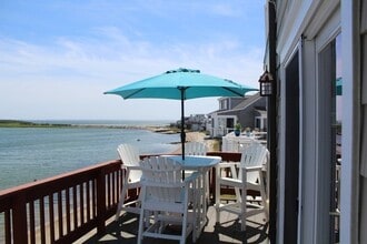29 Cove St in Mattapoisett, MA - Building Photo - Building Photo