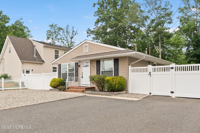 266 Silver Bay Rd in Toms River, NJ - Building Photo - Building Photo