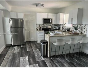 6411 SW 20th St in Miramar, FL - Foto de edificio - Building Photo