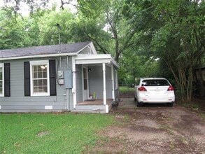 2513 W Walker St in Denison, TX - Building Photo - Building Photo