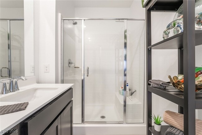 property at 292 Whitney Crst St