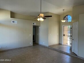 6502 W Paradise Ln in Glendale, AZ - Foto de edificio - Building Photo