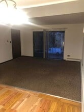 8137 Marion Dr, Unit 2 Floor in Justice, IL - Foto de edificio - Building Photo