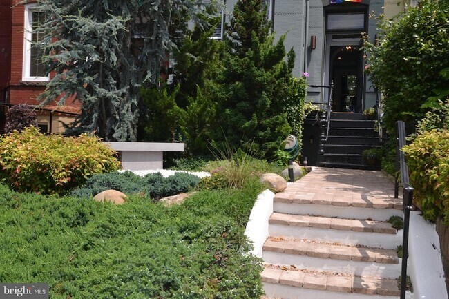 44 R St NE in Washington, DC - Building Photo - Building Photo